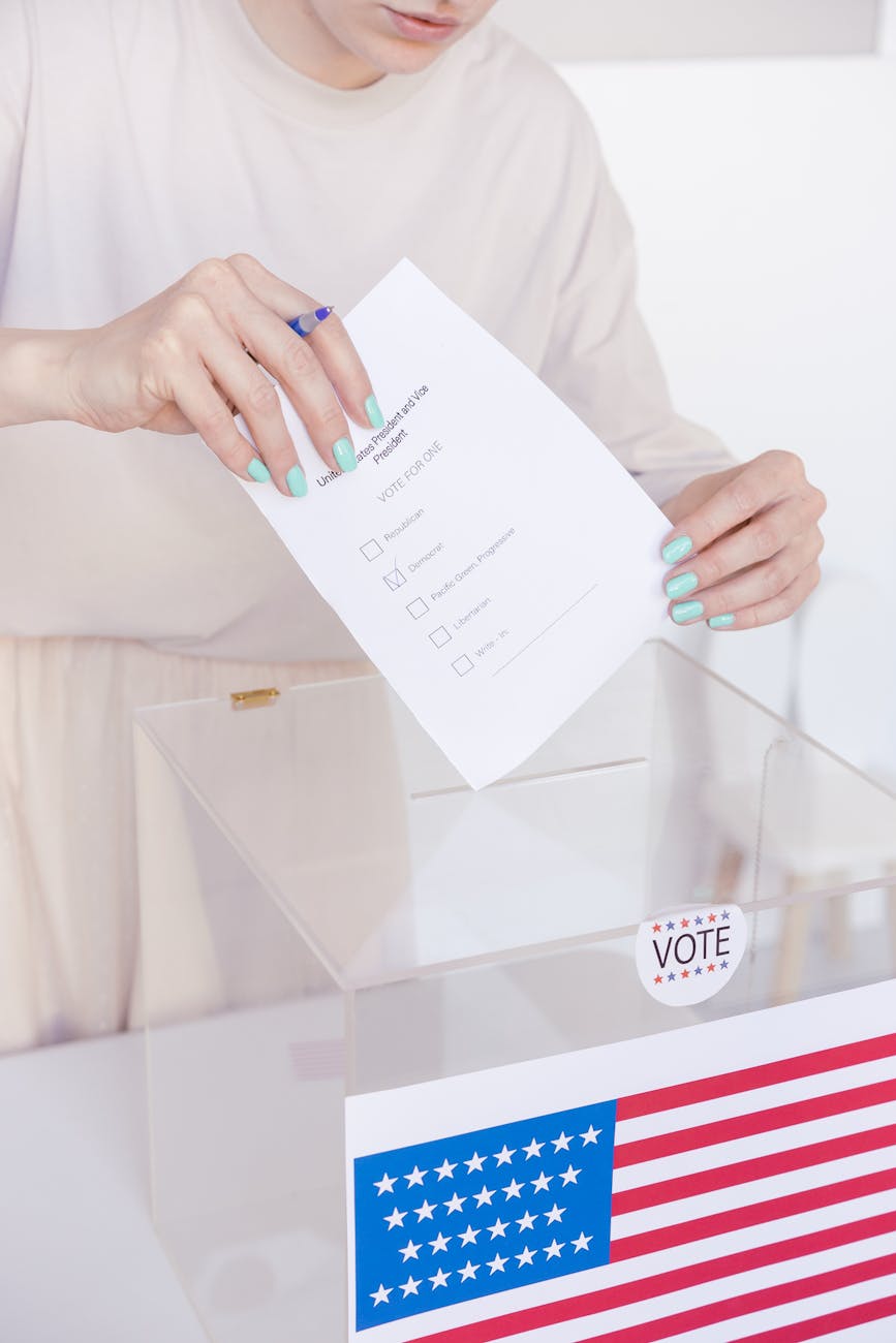 Presión de intendentes para eliminar límites en reelecciones genera tensión&nbsp;interna