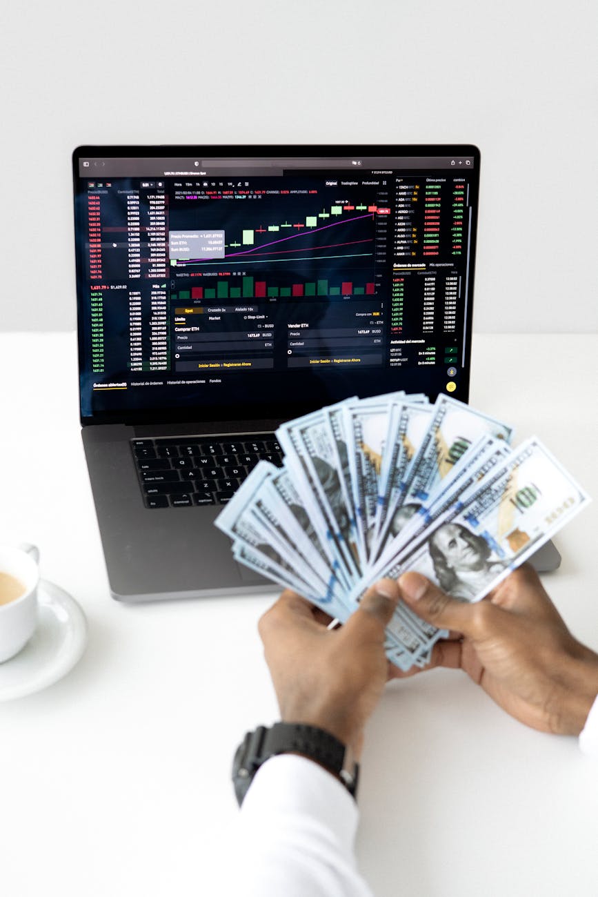 Apreciación cambiaria preocupa a Arriazu pese a pronóstico de crecimiento