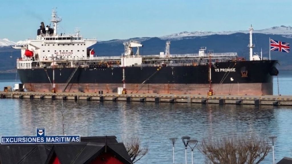 Tras los cuestionamientos de Nación, Melella tuvo que rectificar y cambiar los criterios para el ingreso de buques británicos en Ushuaia